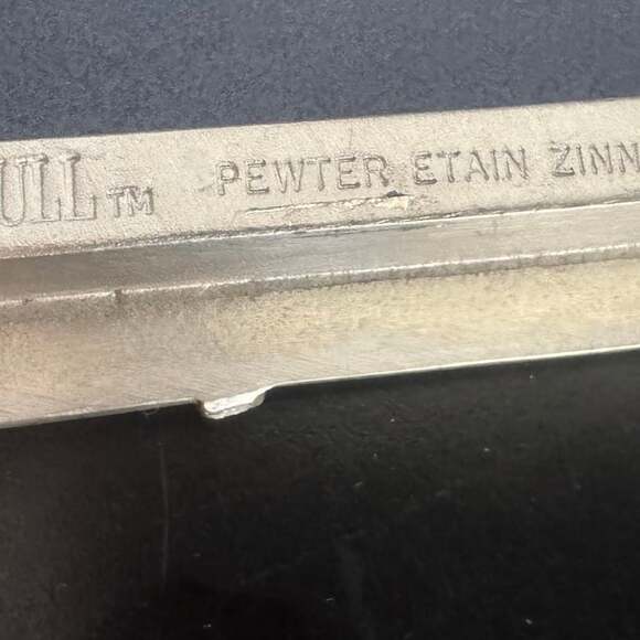 Vintage SEAGULL pewter picture frame featuring an embossed ski design. - Picture 1 of 6